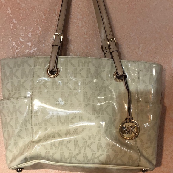 Michael Kors Handbags - MK purse